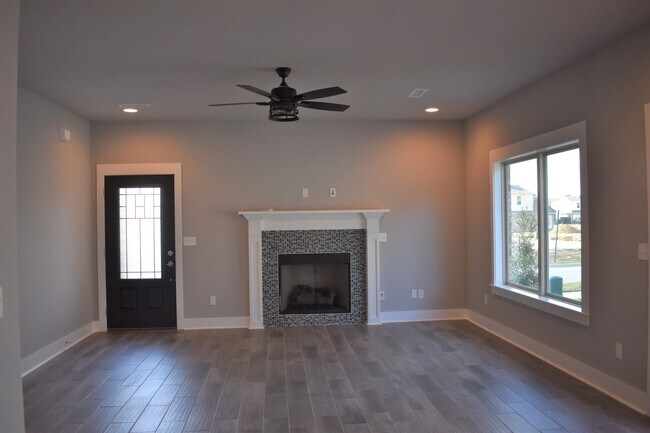 Photo - Luxurious 4 Bedroom, 3.5 Bathroom Home In Fayetteville, AR