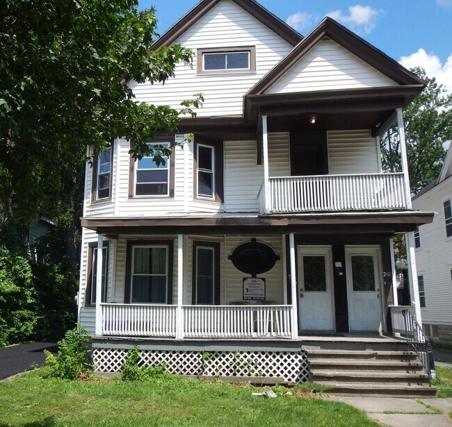 Building Photo - 3 Bedroom Apartment Close to Campus - 8/1/26 Unit Livingston 725