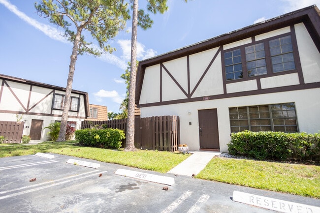 Photo - 110 Weybridge Cir
