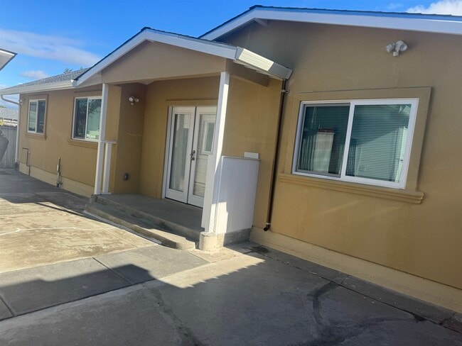 Building Photo - 1632 Wayne Ave