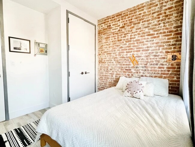 Furnished room/NOT APARTMENT