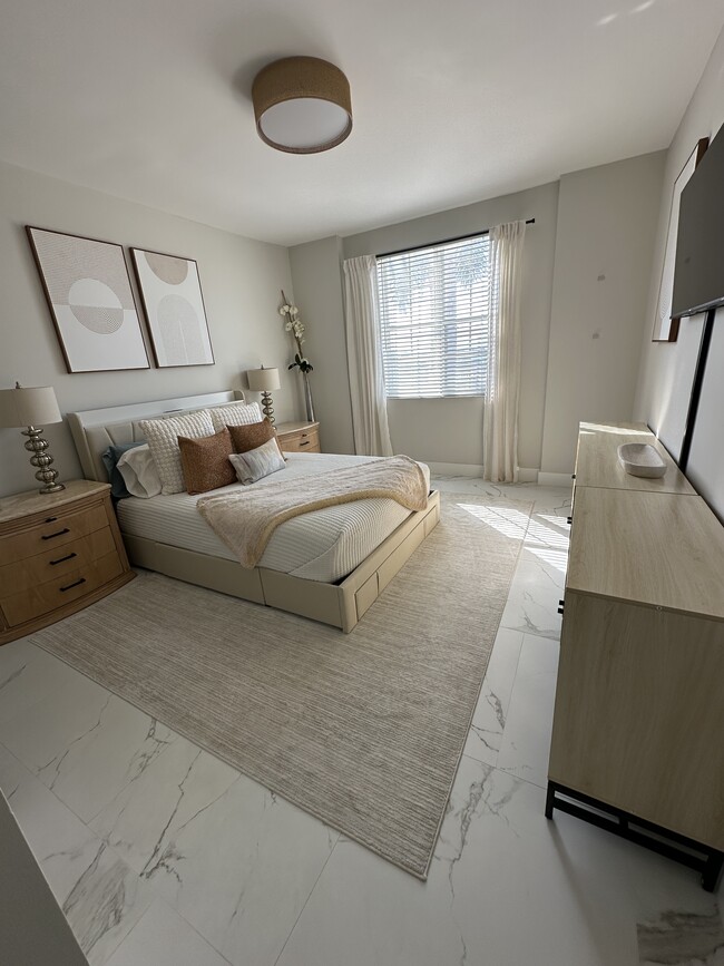 Building Photo - 616 Clearwater Park Rd Unit Montecito Condo