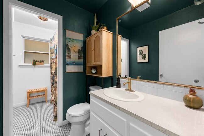 Photo - 2702 Little John Ln