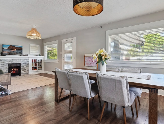 Photo - "Charming 3-Bed House in Salt Lake City with Elegant Granite Finishes!"