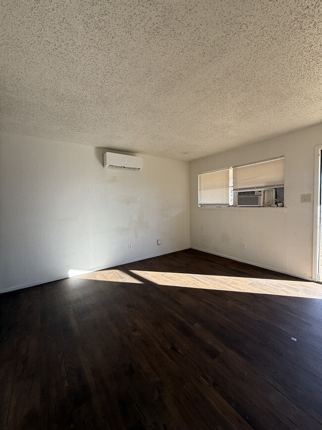 Photo - 824 Vanda Ave