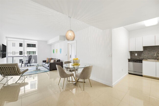 Building Photo - 6365 Collins Ave Unit # 805