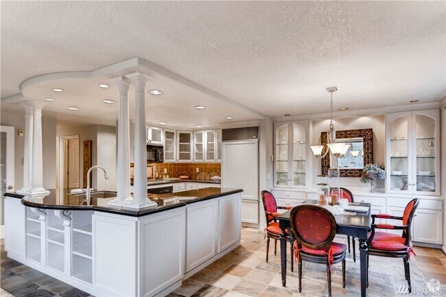 Building Photo - Queen Anne 2 Bedroom - Bright & Spacious! Unit 403 Rental
