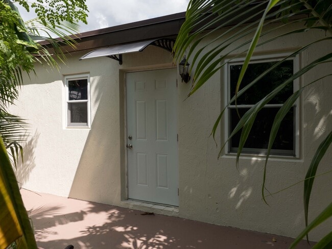 Photo - 570 SW 72nd Ct