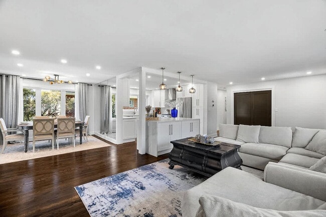 Photo - 7018 Le Claire Ave Unit SI ID1496926P