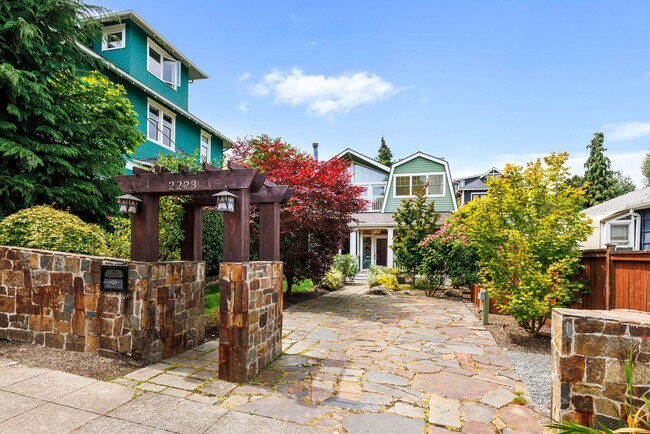 Building Photo - Updated 4 Bedroom North Capitol Hill Craftsman