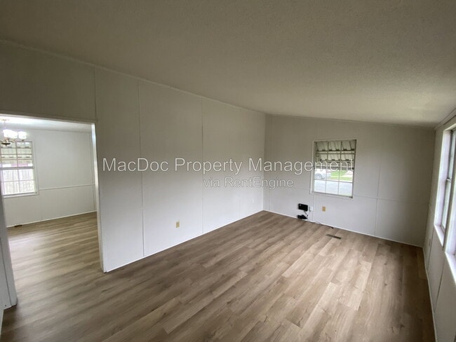 Photo - 900 White St