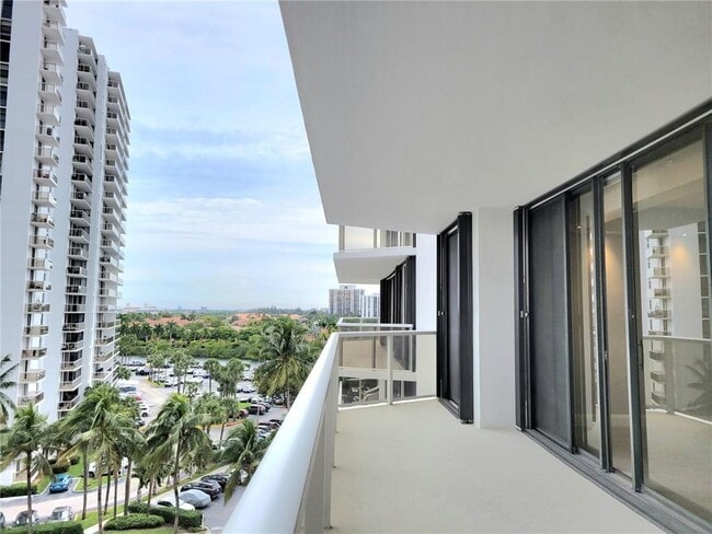 Photo - 20281 E Country Club Dr Unit 503