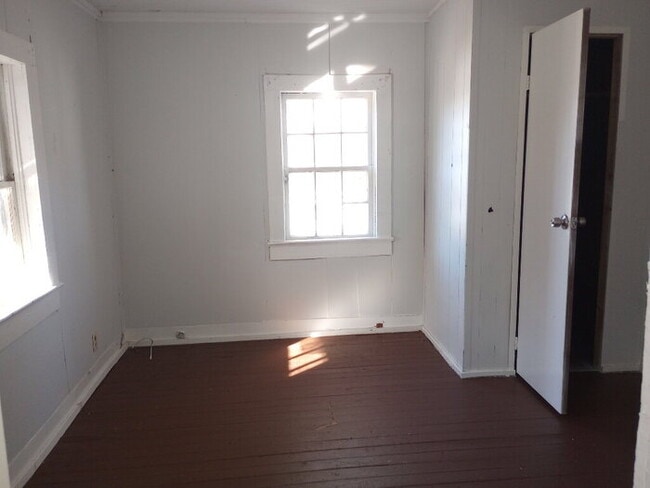 Photo - "Charming 2-Bed Oasis on River Street - Perfect Blend of Comfort & Convenience in Laurens!"