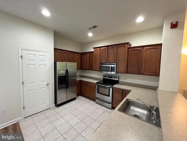 Building Photo - 17400 N Village Main Blvd Unit 14 Rental