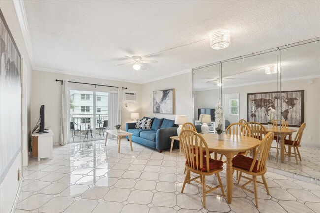 Photo - 720 Orton Ave Unit 206