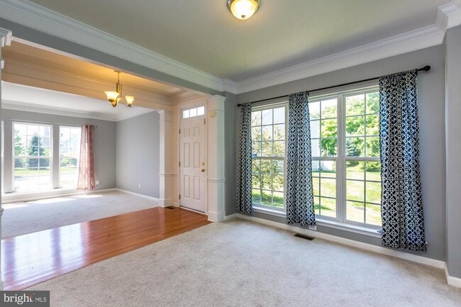 Photo - 684 Churchill Rd