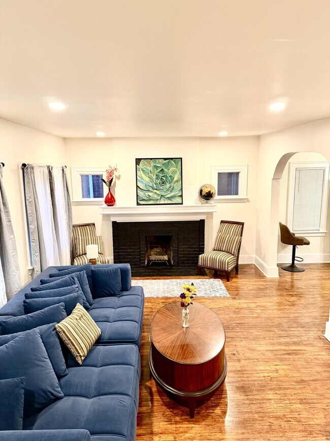 371 Piper Blvd