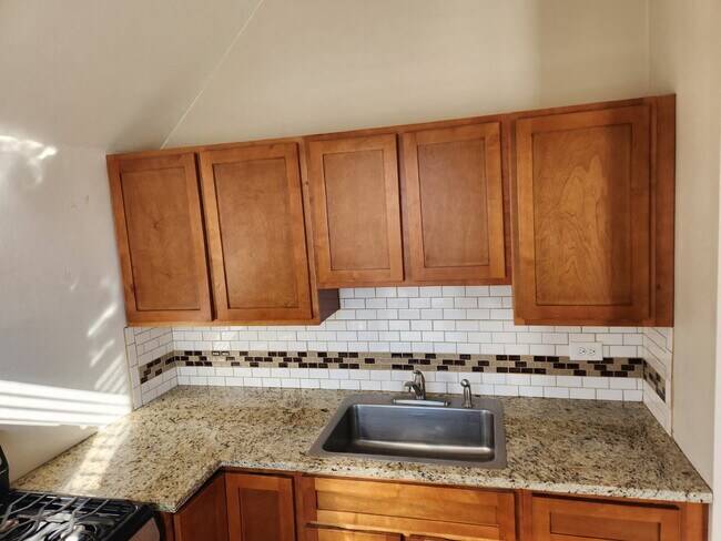 Photo - Newly Renovated Studio Apt. in Classic Victorian Home in Baker District Unidad #3