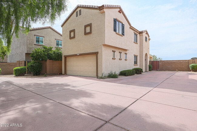 3039 W Los Gatos Dr