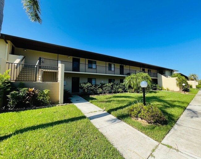 Building Photo - **TALA LAKES-55YR COMMUNITY** Unit L9 Rental
