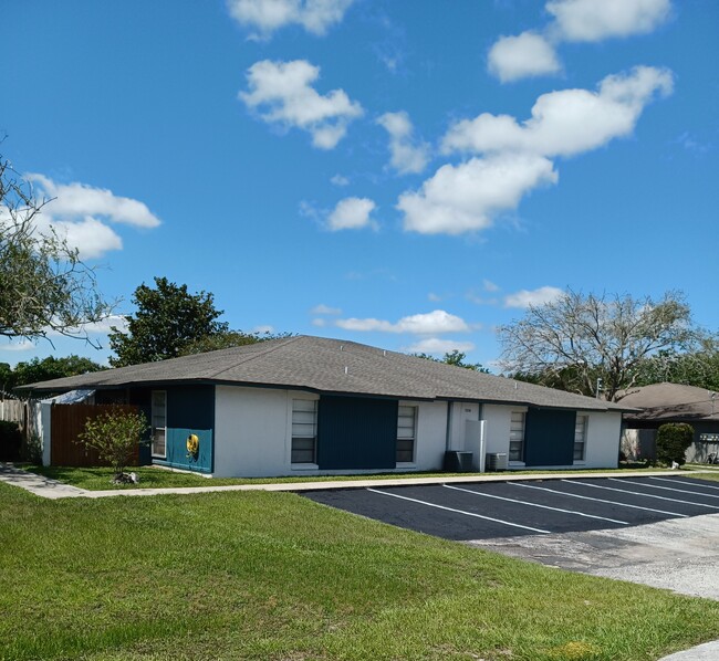 Building Photo - 5350 SE 30th Pl Unit 5350 SE 30th Place A Ocal Rental