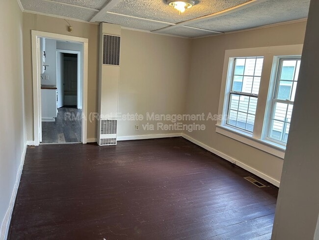 Photo - 1048 W College St Ext