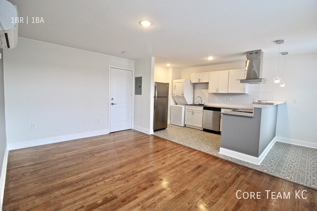 Building Photo - 1901 Olathe Blvd Unit 205