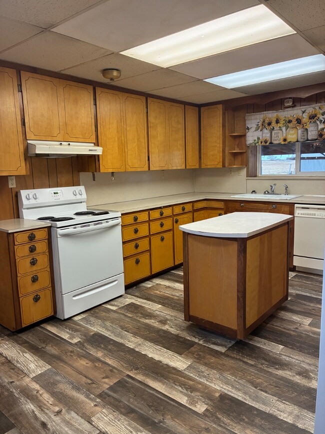 Photo - 1415 E 850 N