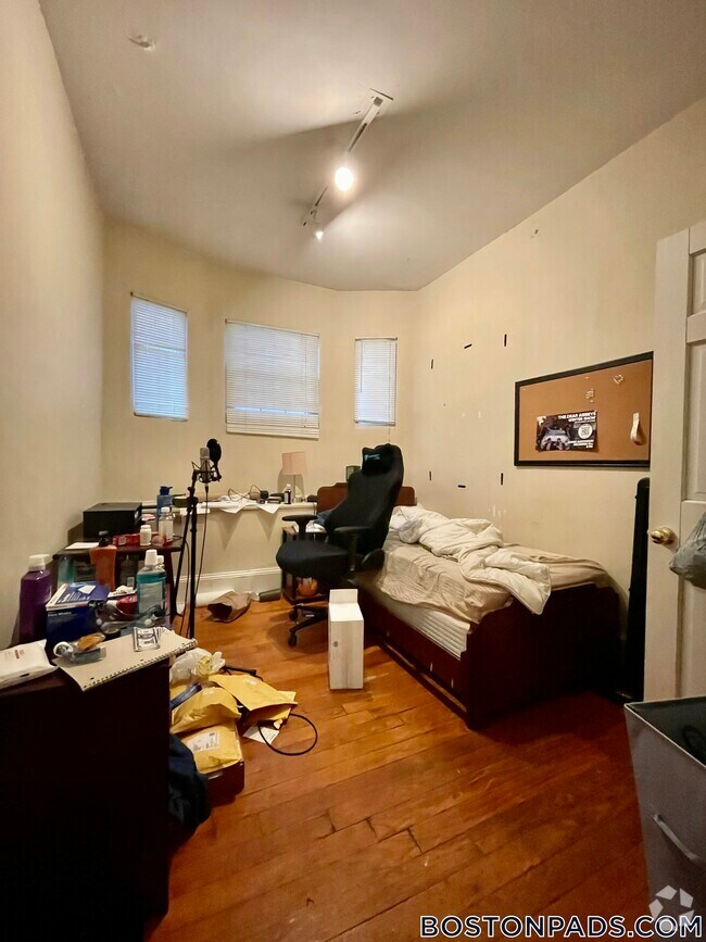 Building Photo - 186 Naples Rd Rental