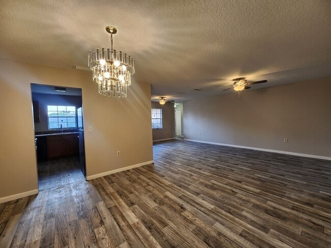 Photo - Bed 2 Bath, 2 car garage (SW Ocala/ Marion Oaks)