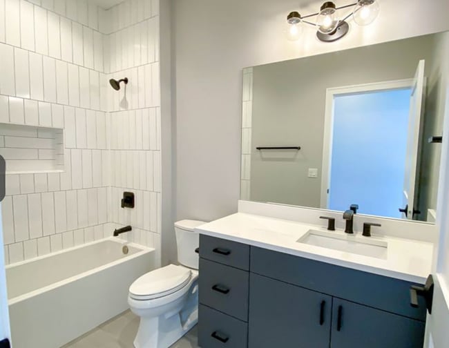 Photo - 1050 W Cornelia Ave Unit 402