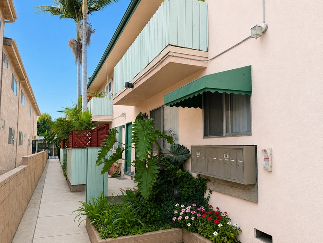 12737 Pacific Ave Unit 05