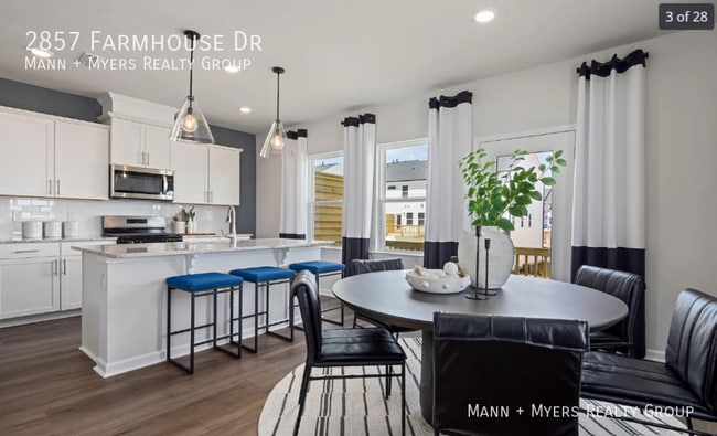 Photo - 2857 Farmhouse Dr