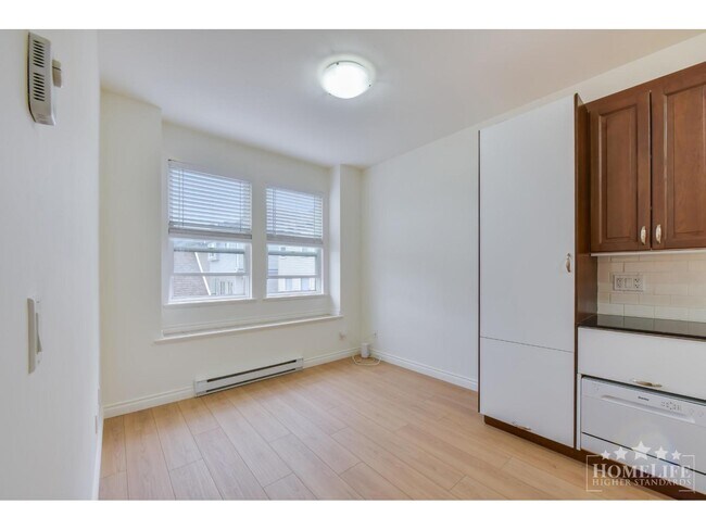 Photo - 6983-6192 192 St