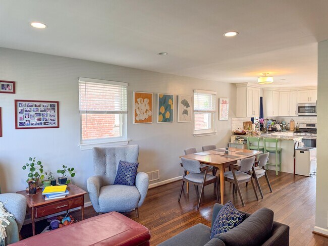 Photo - 521 Madison St NE