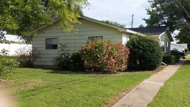 Beautifully remodeled 2-bedroom home in a ... - Beautifully remodeled 2-bedroom home in a ...