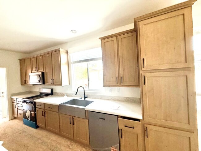 Building Photo - 500 Rancheros Dr Rental