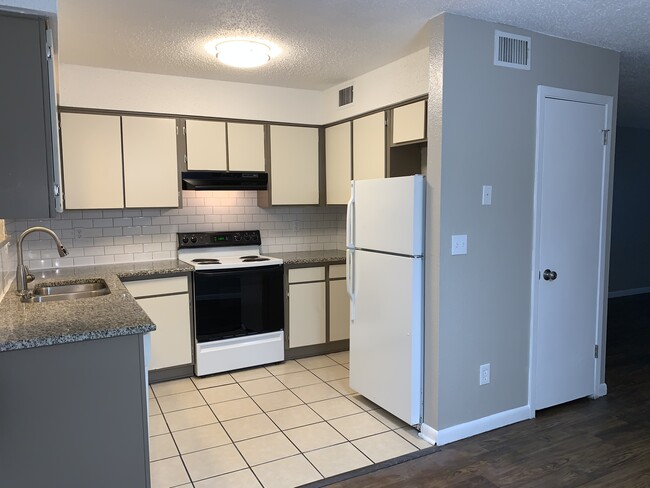 Functional kitchen layout - 2142 W Brooks St Unit A