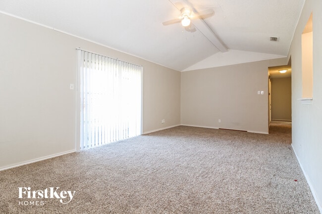 Photo - 502 Oak Ridge Pl