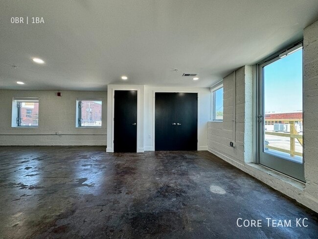Photo - 3100 E Gillham Plaza Unit 304