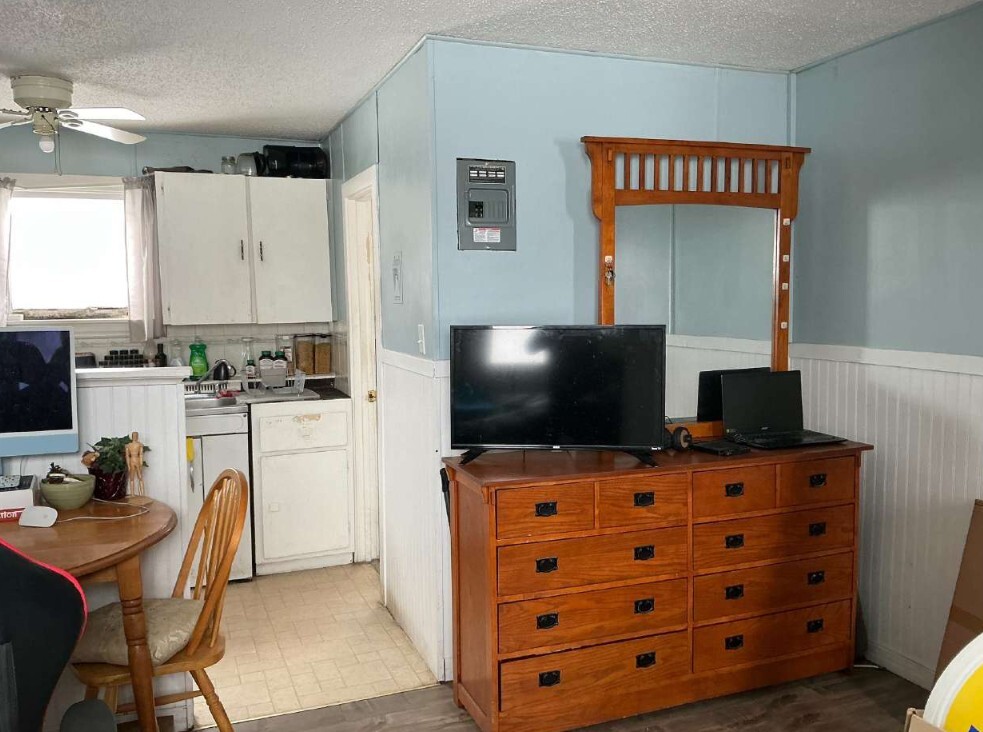 Photo - 115-115 Bayview Dr