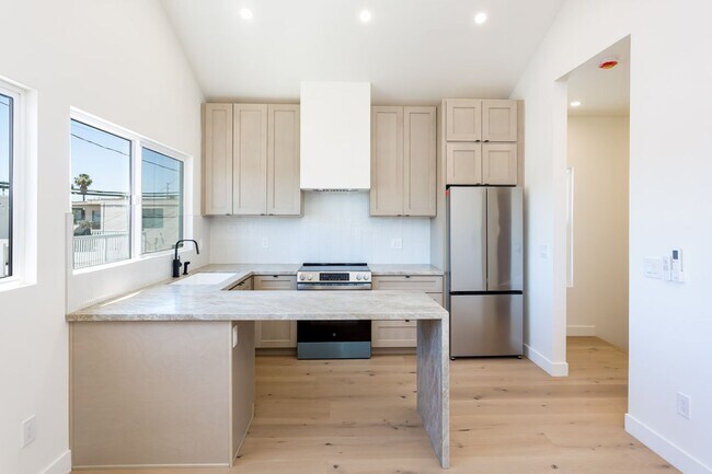 Photo - 4422-4424 Cherokee Avenue Unit 4424 Cherokee Avenue