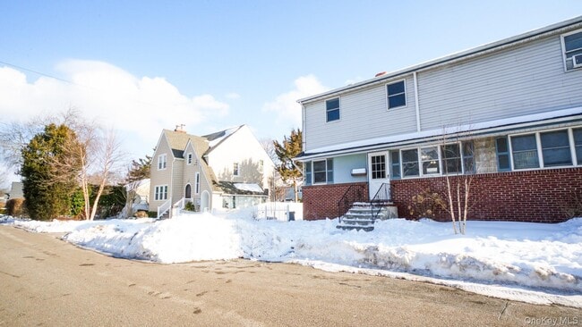 Building Photo - 5 Pearsall Pl