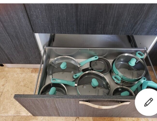 Photo - 2542 Monroe St