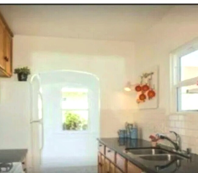 Photo - 5835 Broadway