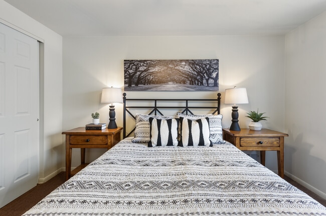 Shadeland Terrace Townhomes w/Full Basements