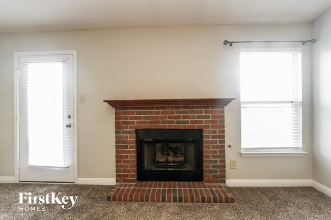 Photo - 529 Streamside Dr