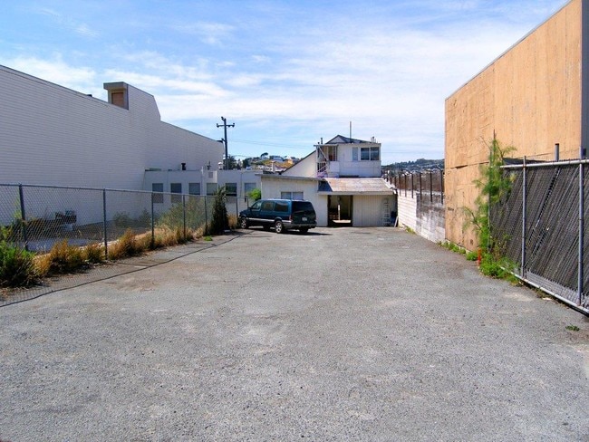 Foto del edificio Vista trasera - 5739 Mission St