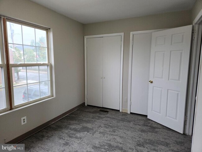 Building Photo - 423 N Church St Rental