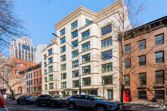 Building Photo - Manor 82